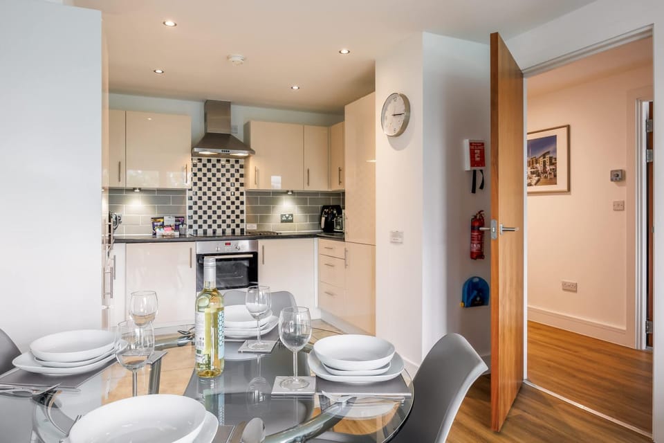 Kitchen or kitchenette, Dining area, stove