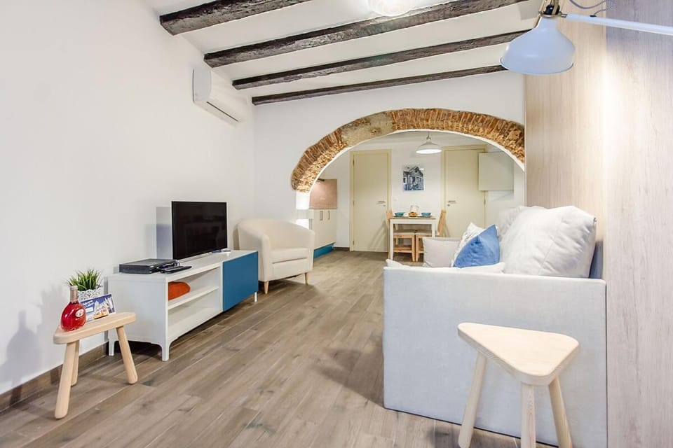 Bed, TV and multimedia, Kitchen or kitchenette, Living room