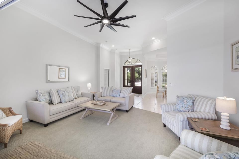 Waterfront pool home just steps to Tigertail Beach House in Marco Island