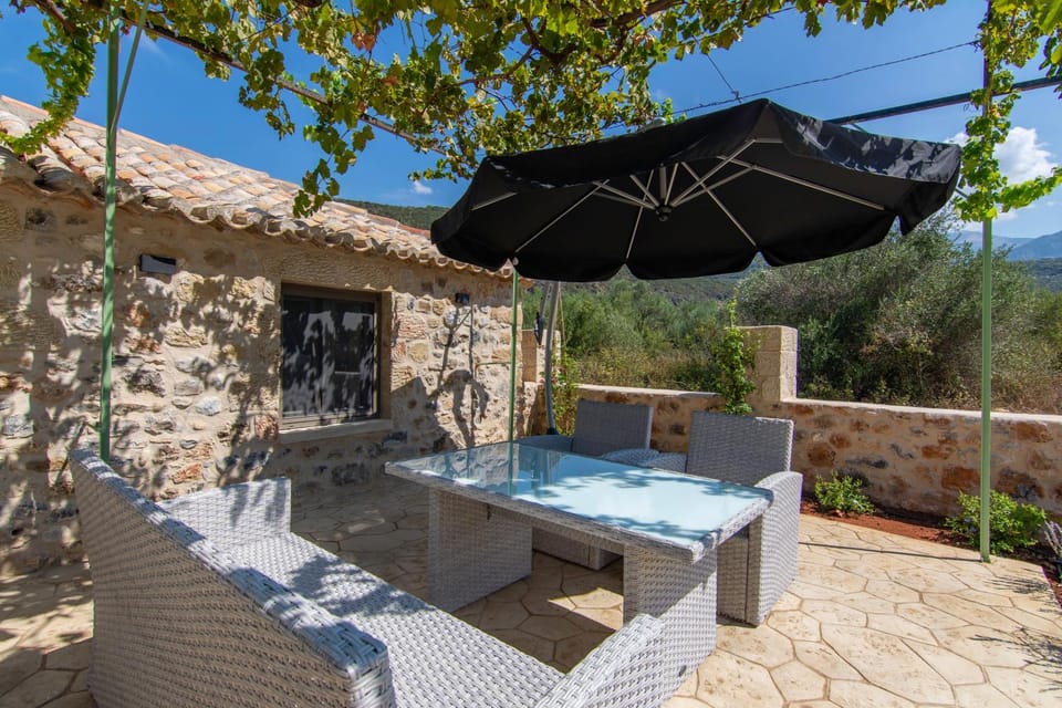 Patio, Day, Dining area, Mountain view