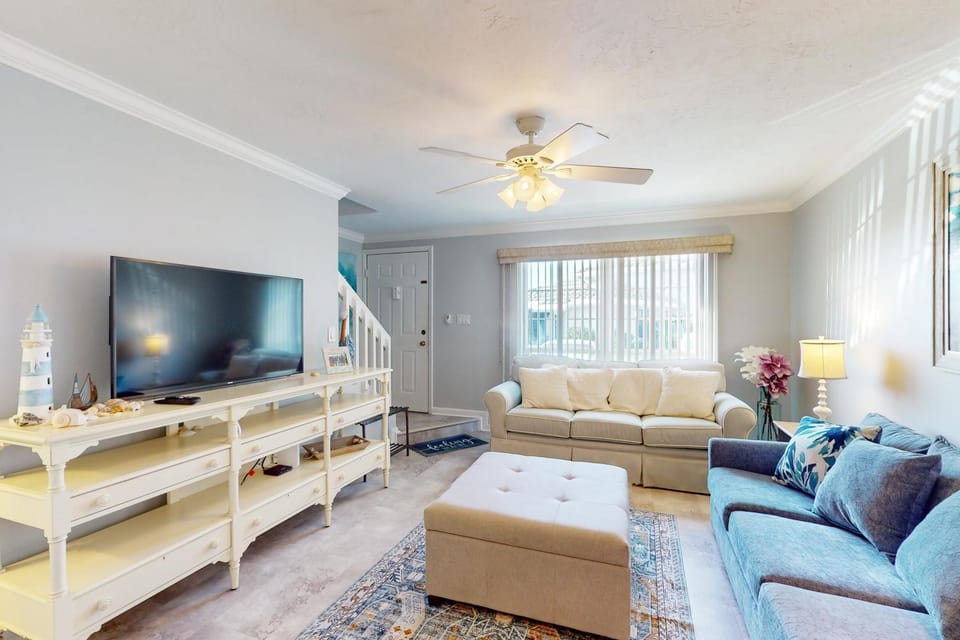 1 Mi to Beach! Marco Island Family Getaway w/ Pool House in Marco Island