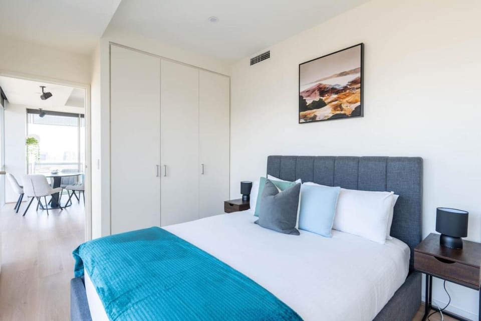 Bed, Living room, Photo of the whole room, Decorative detail, Bedroom, wardrobe