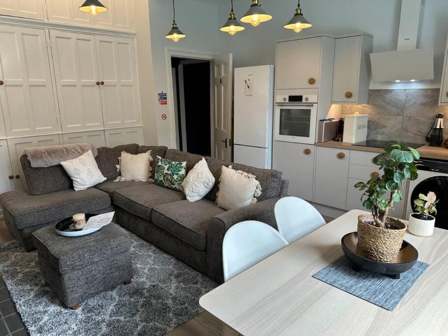 Shotley House Rooms Apartment in England