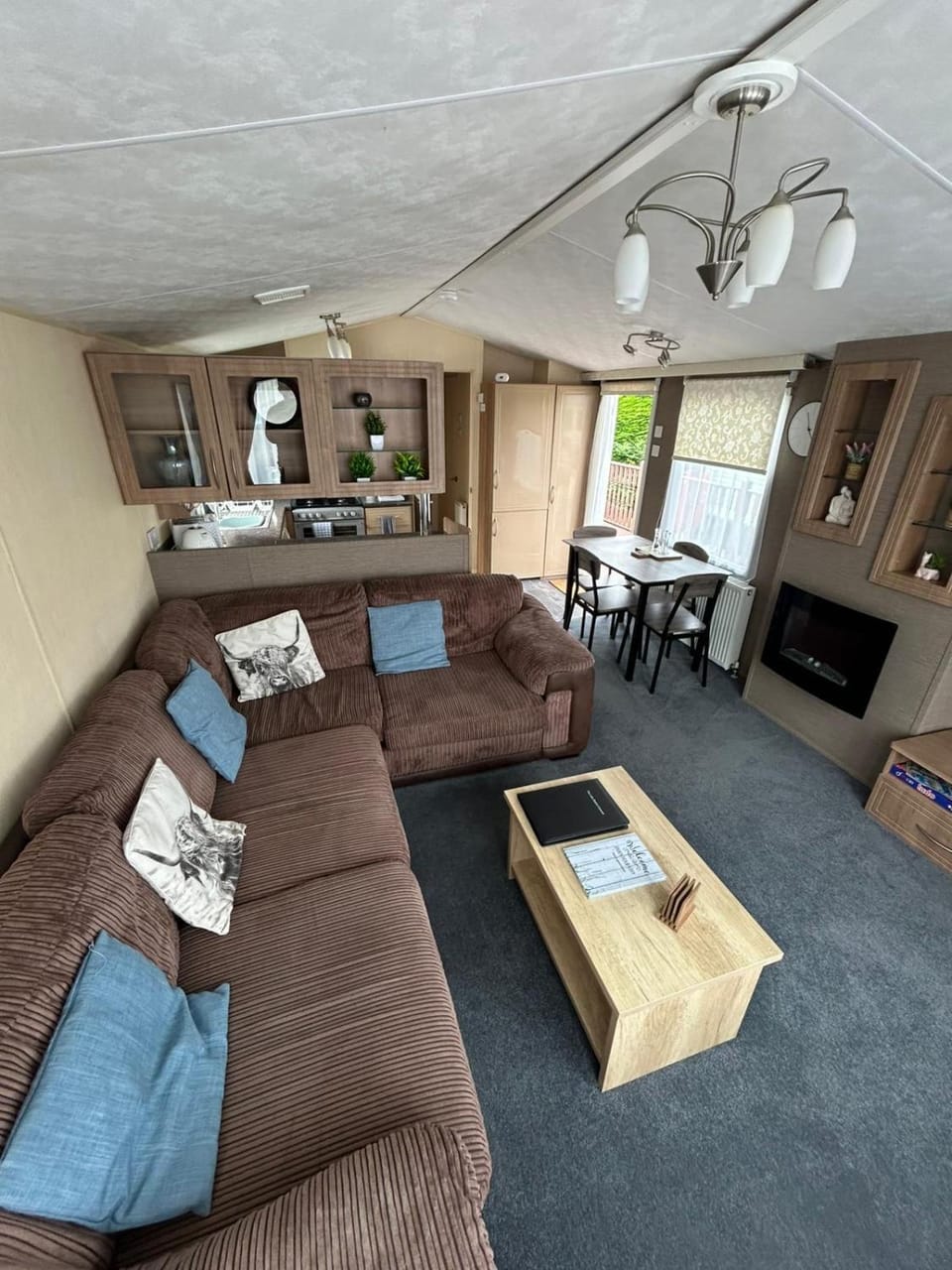 TV and multimedia, Living room, Seating area, Dining area, Evening entertainment, fireplace