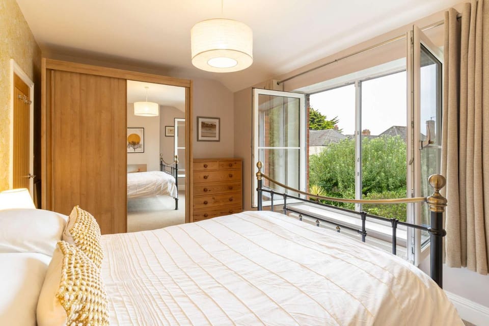 Bed, Bedroom, wardrobe