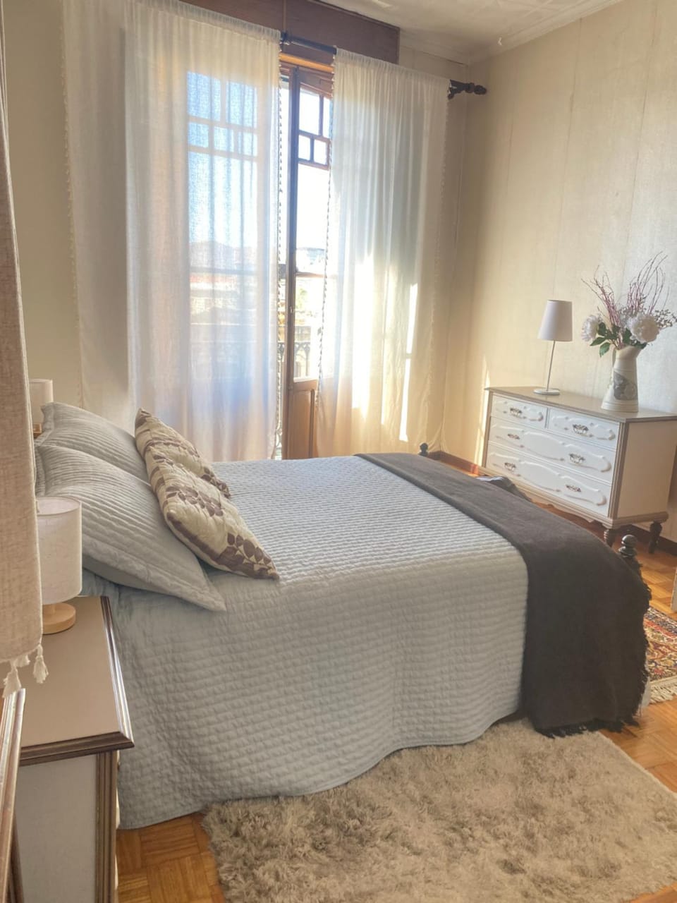 Bed, Living room, Photo of the whole room, Bedroom