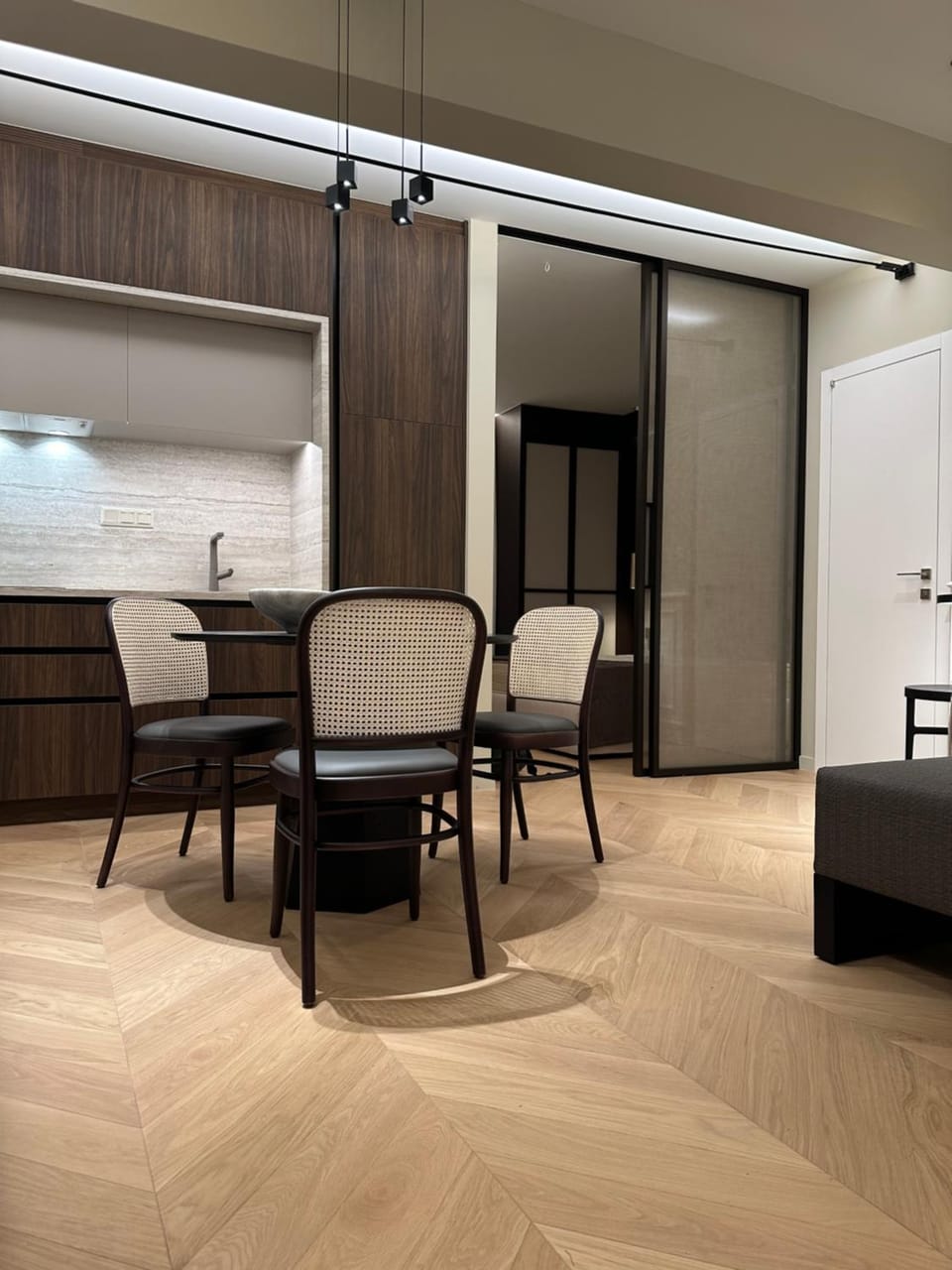 Kitchen or kitchenette, Seating area, Dining area