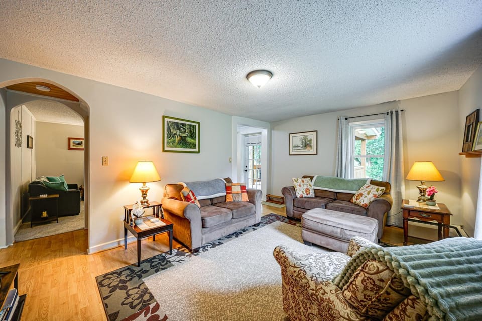 15 Mi to Penn State: Hideaway w/ Fire Pit! House in Mingoville