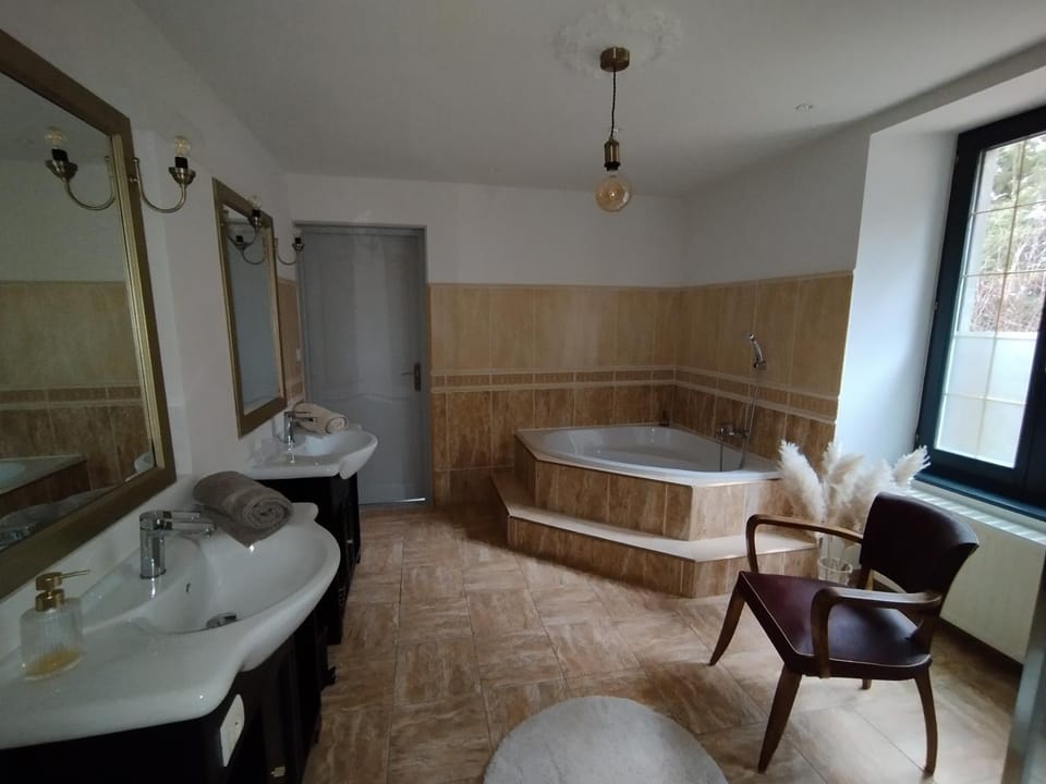 Chambre d'hôte La Suite Domaine du Bagnerot Bed and Breakfast in Vosges