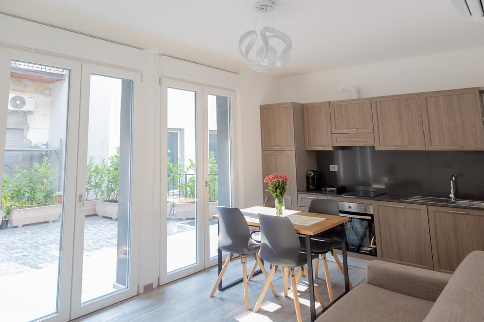 Kitchen or kitchenette, Living room, Seating area, Dining area, stove