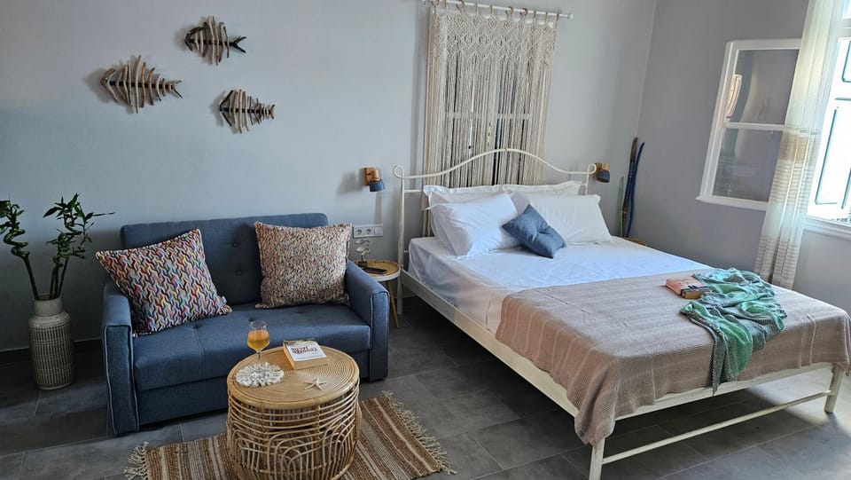 Seating area, Bedroom