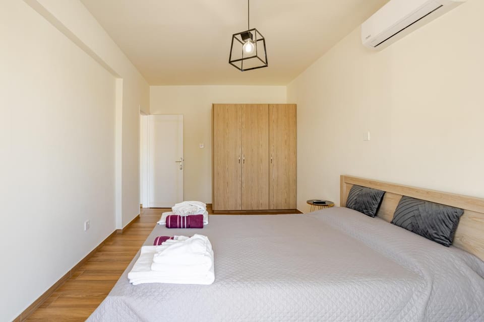 Bed, Bedroom, towels, wardrobe, air conditioner