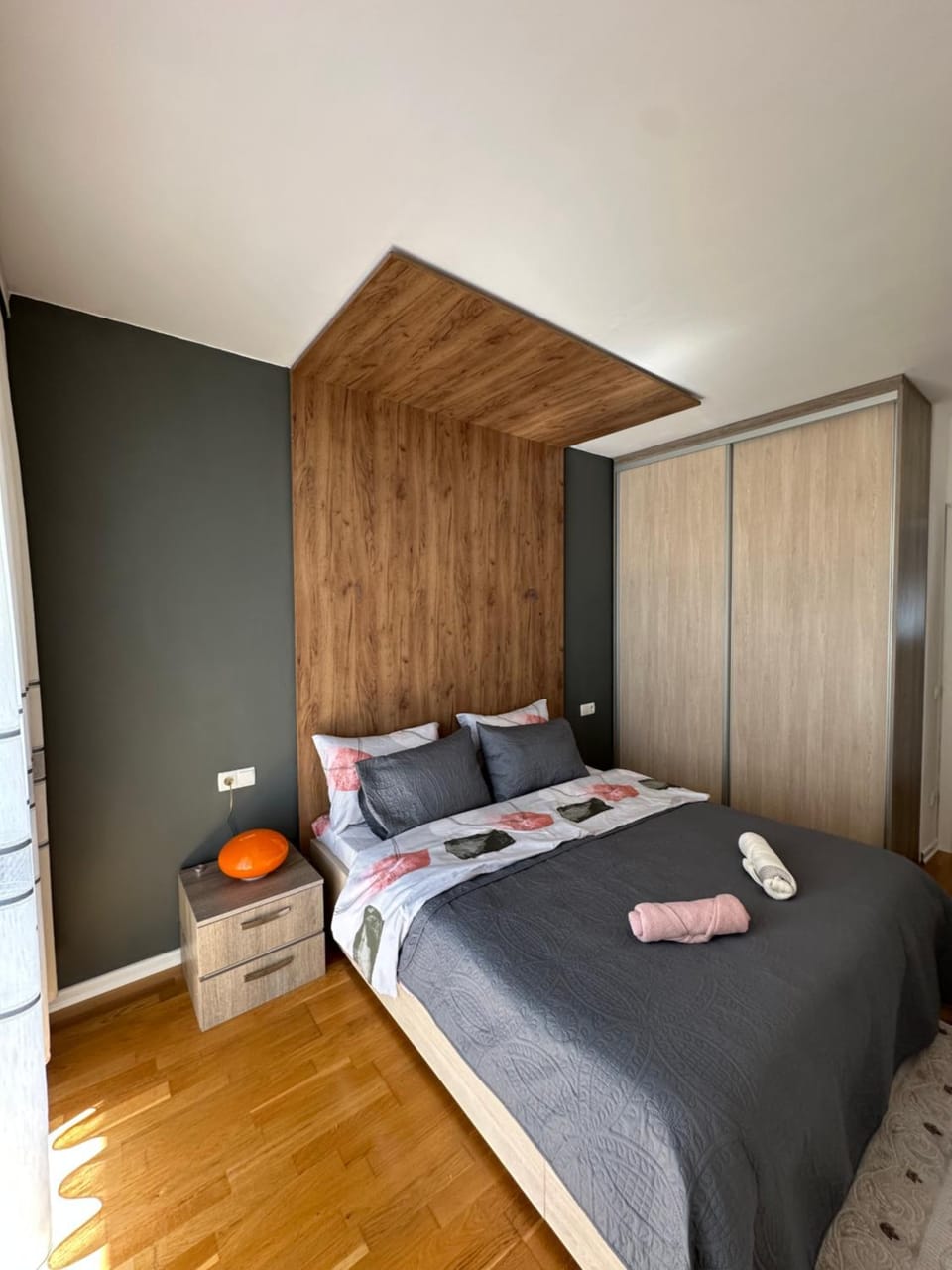 Bed, Bedroom, towels, wardrobe