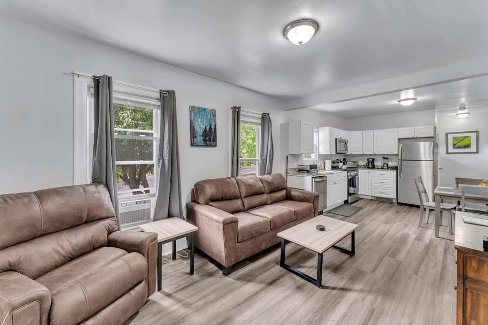 Pitcher's Paradise Apt 1-All Star Baseball Rentals Apartment in Oneonta