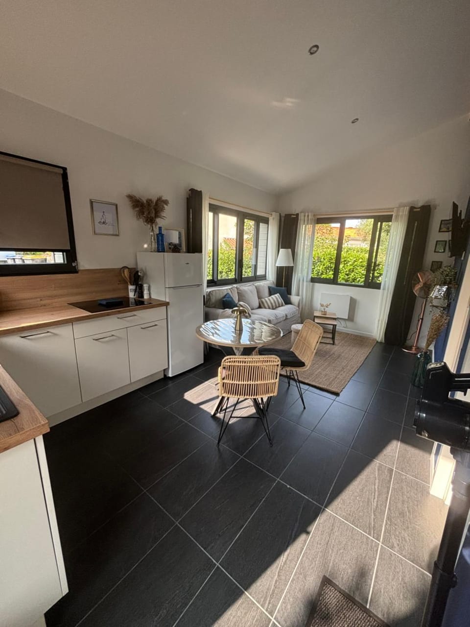Living room, Seating area, Dining area, kitchen