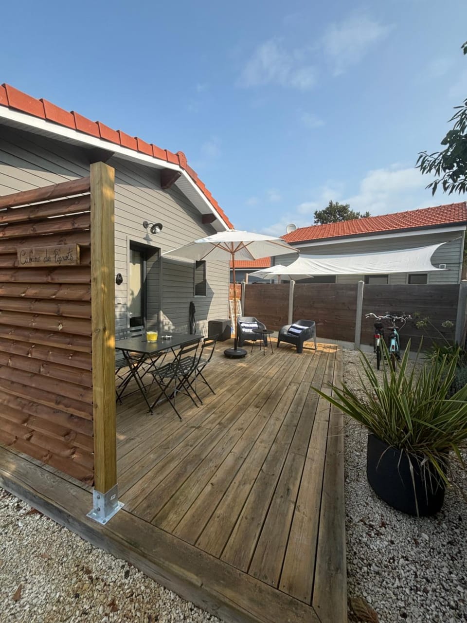 Property building, Patio, Day, sunbed