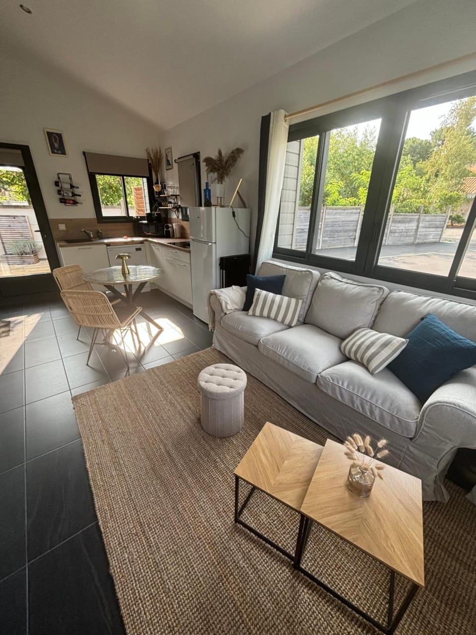 Living room, Seating area, Dining area
