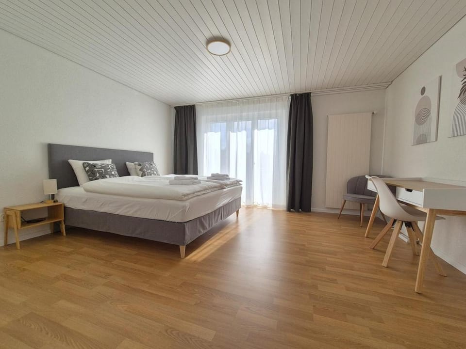 Bed, Photo of the whole room, Bedroom
