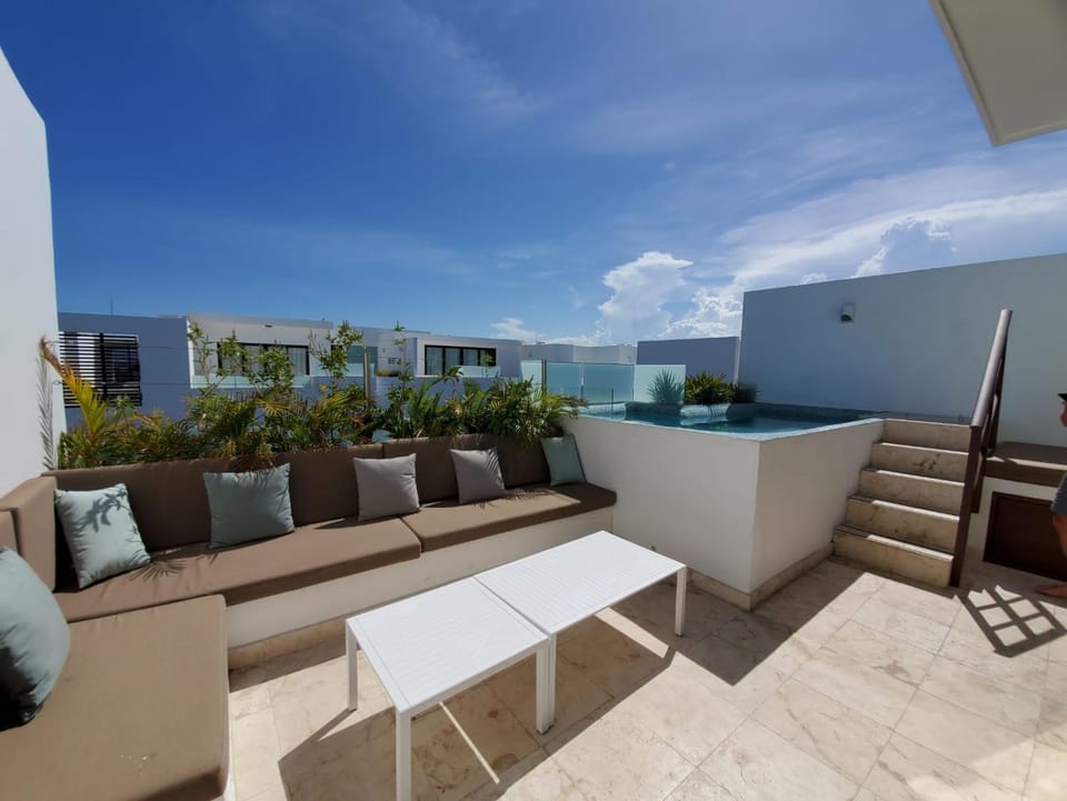 Patio, View (from property/room), Balcony/Terrace, Seating area, Pool view, Swimming pool, sunbed