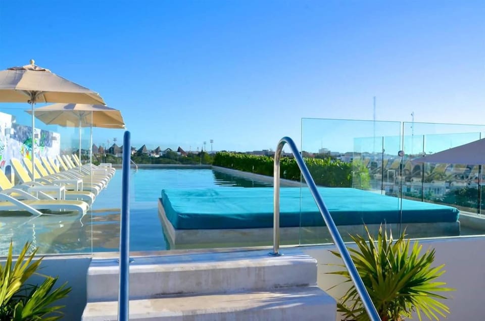 Swimming pool, Swimming pool, sunbed