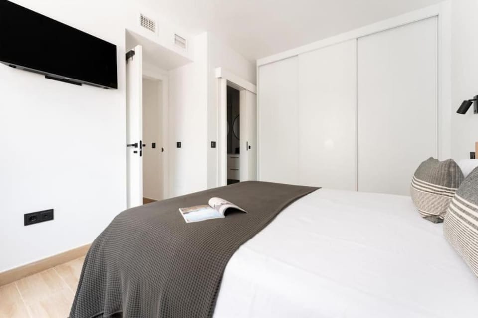 CT 326 - Faro's Fuengirola City Center - Close to Beach & Amenities Apartment in Fuengirola