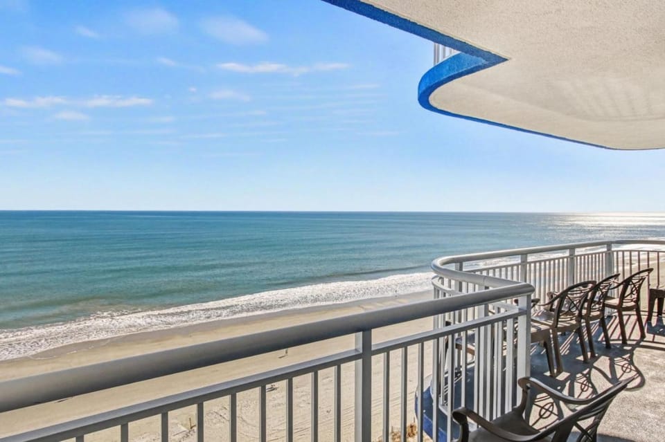 Direct Oceanfront, Unit 1207, 4 Bedroom, 3 Bath, Resort House in Myrtle Beach