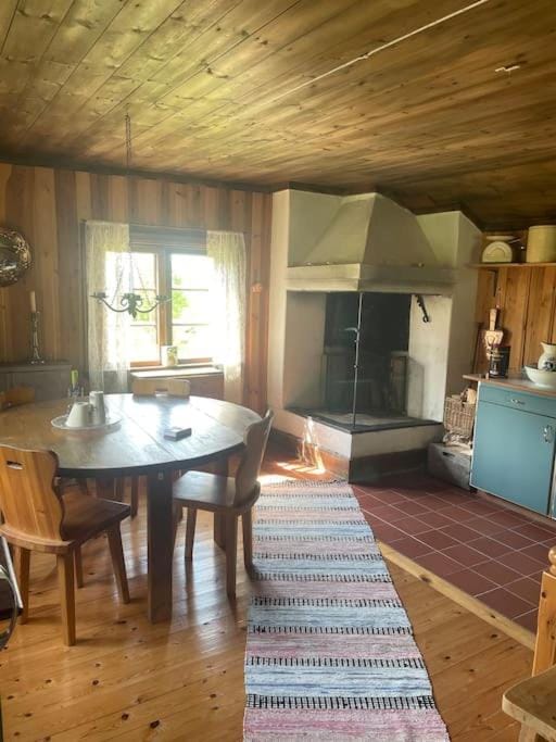 Mysig Fäbod med Öppenspis, WC, Vatten & solceller House in Sweden