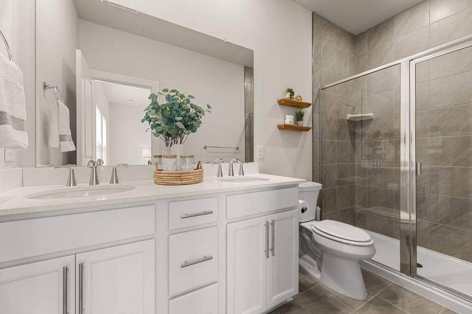 Shower, Toilet, Bathroom, towels