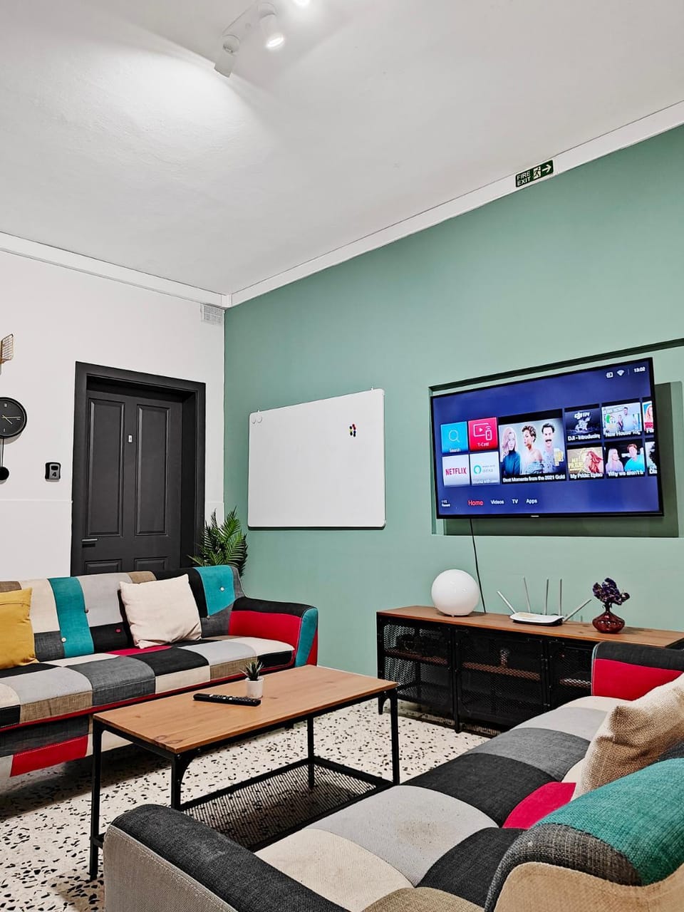 Communal lounge/ TV room, TV and multimedia, Living room, Seating area