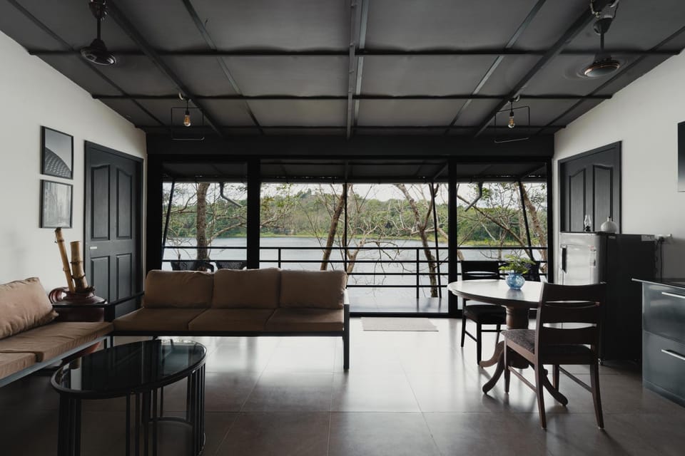 Natural landscape, TV and multimedia, View (from property/room), Balcony/Terrace, Living room, Seating area, Dining area, Lake view