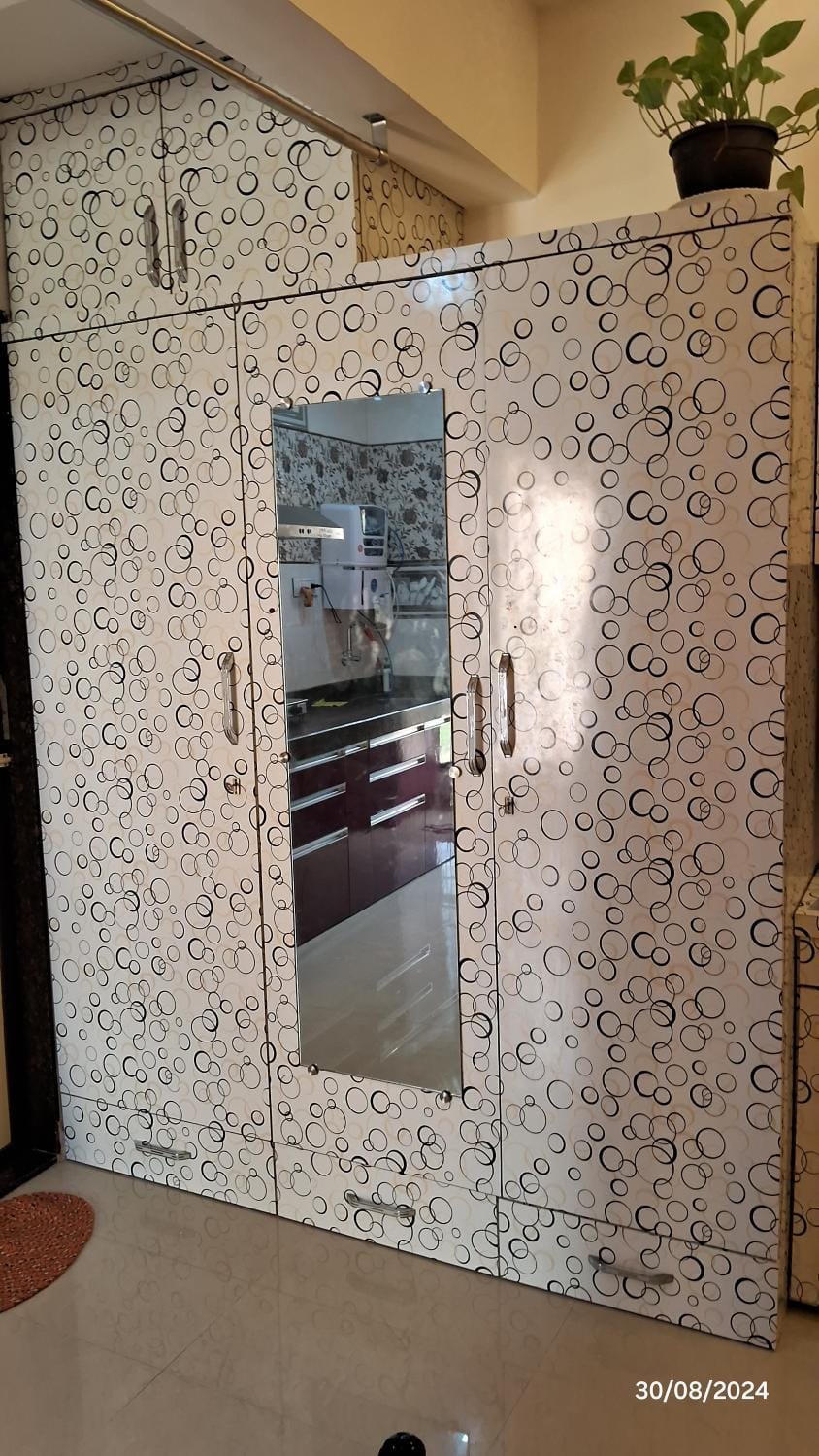 Studio for Descent Single or Couple Apartment in Maharashtra