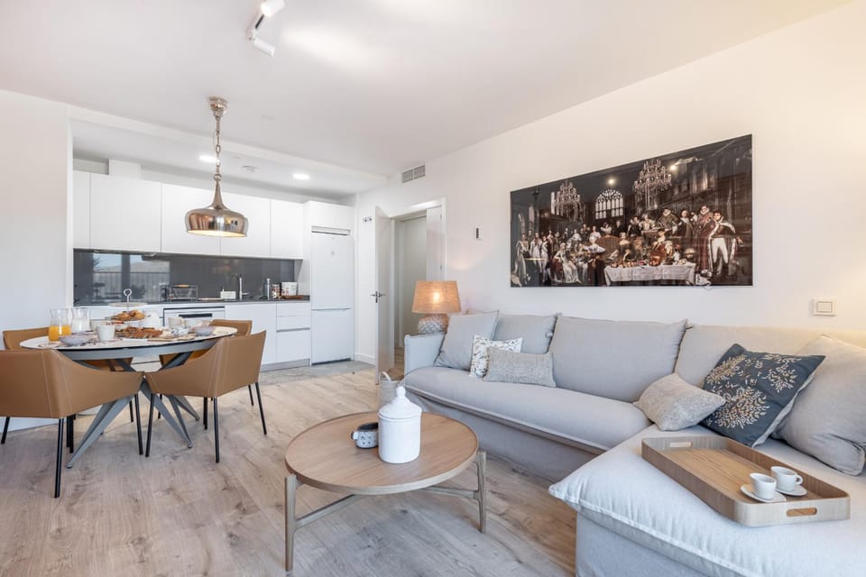 Malaga Skyline 8 Pool & Parking Free Apartment in Malaga