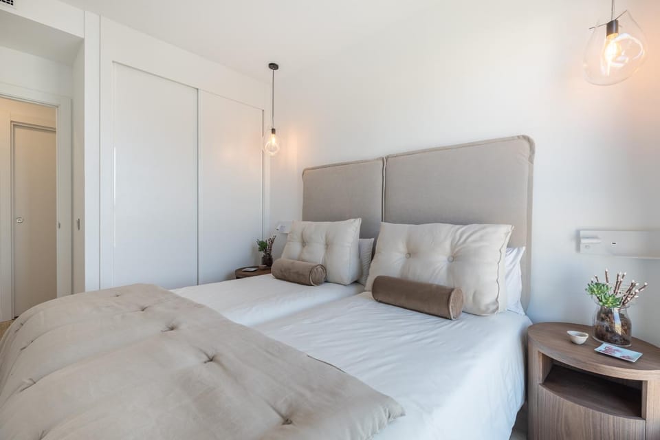 Malaga Skyline 9 Pool & Parking Free Apartment in Malaga