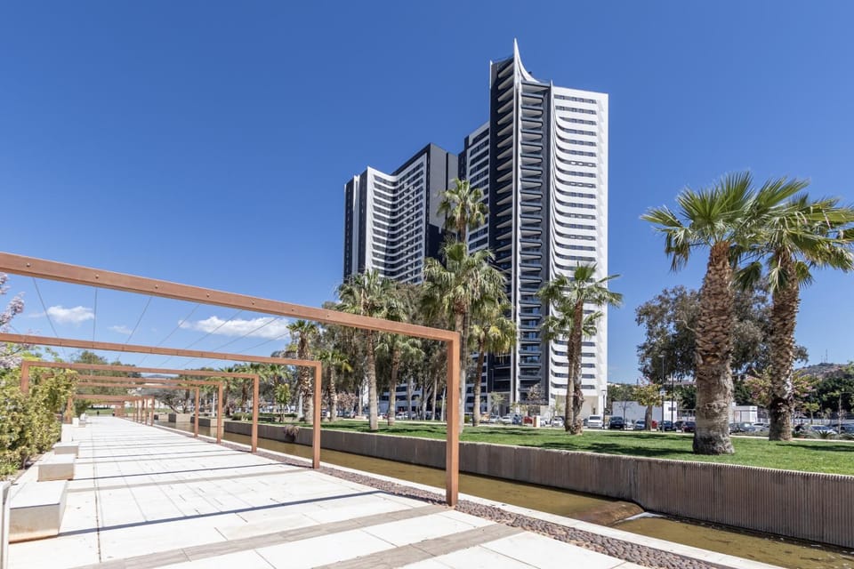 Malaga Skyline 9 Pool & Parking Free Apartment in Malaga