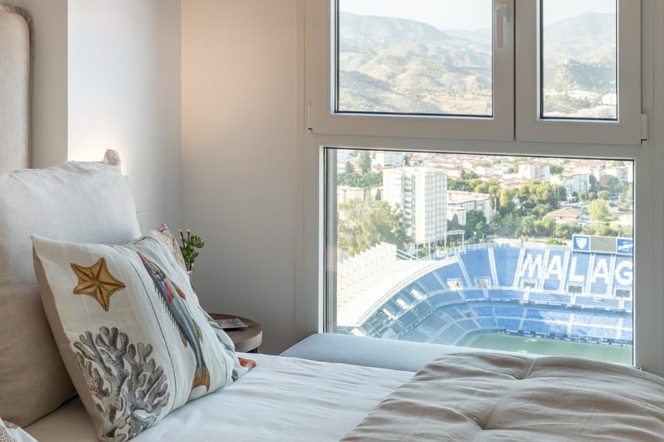 Malaga Skyline 9 Pool & Parking Free Apartment in Malaga