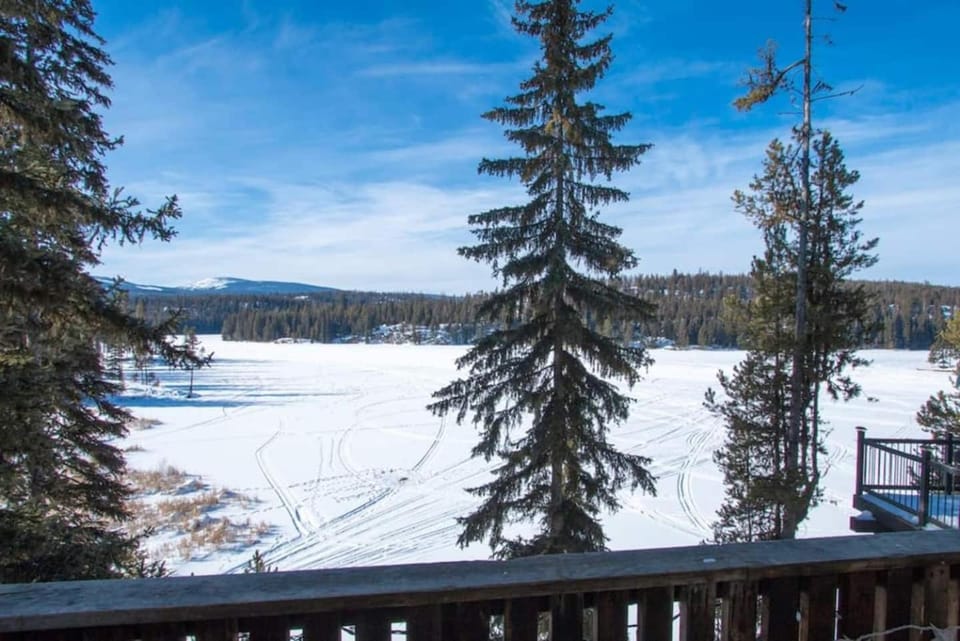 Idabel Lake Getaway near Kelowna & Big White House in British Columbia