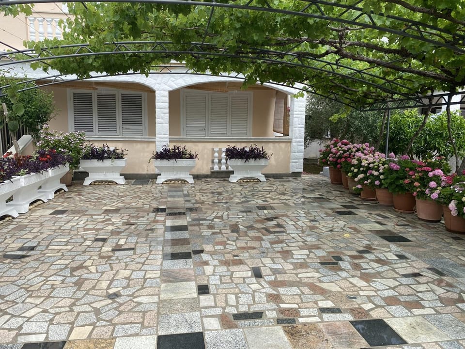 Property building, Patio, Garden view, Parking