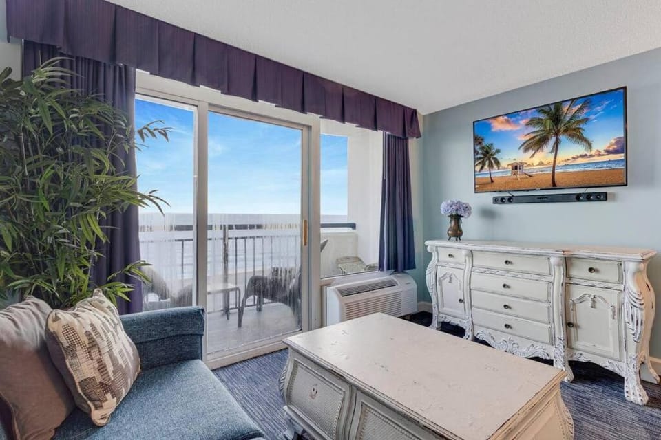 Oceanfront Paradise! Luxuriously Furnished Suite! B 630 Apartment in Myrtle Beach