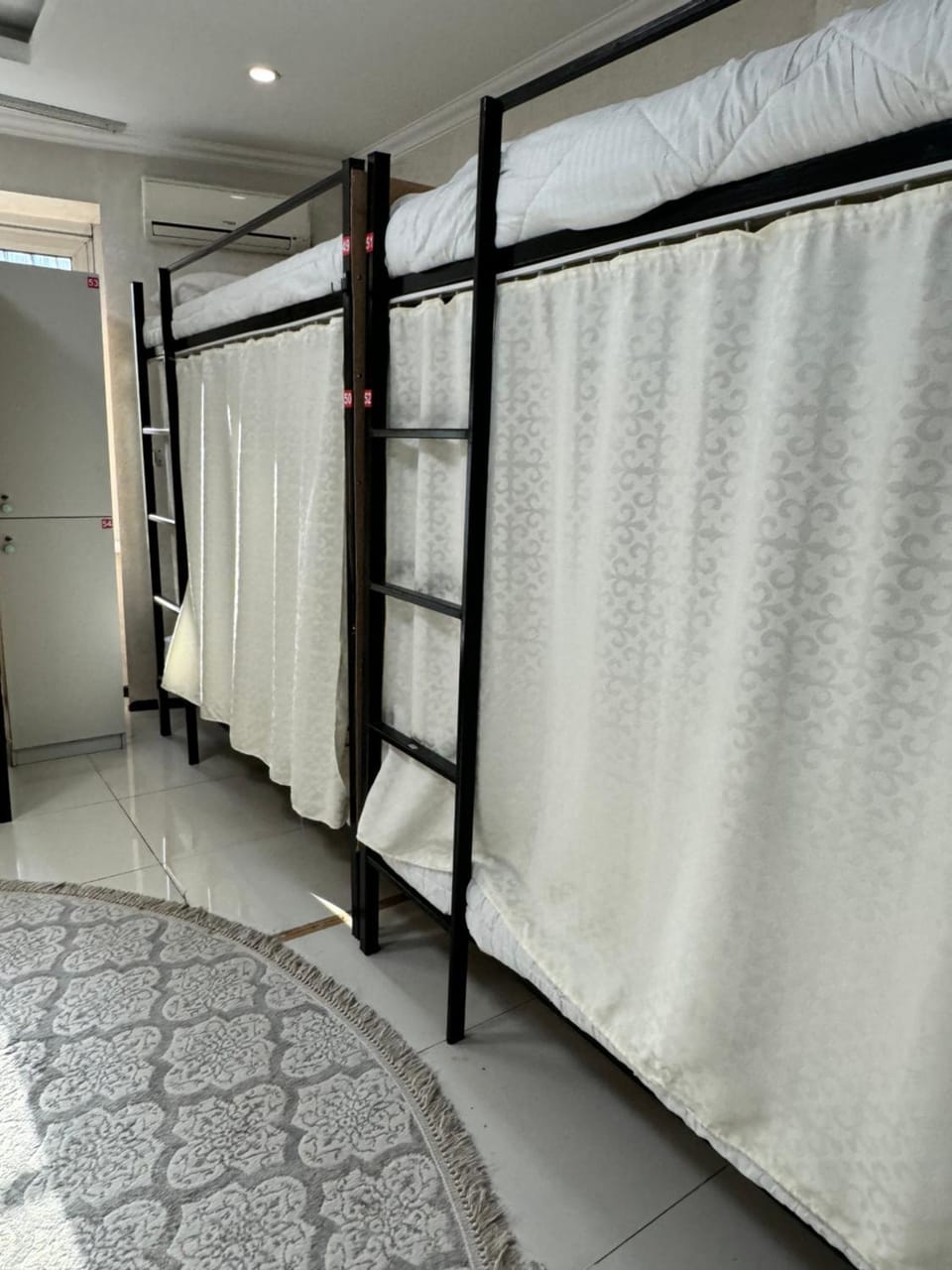 Bed, Photo of the whole room, bunk bed, air conditioner
