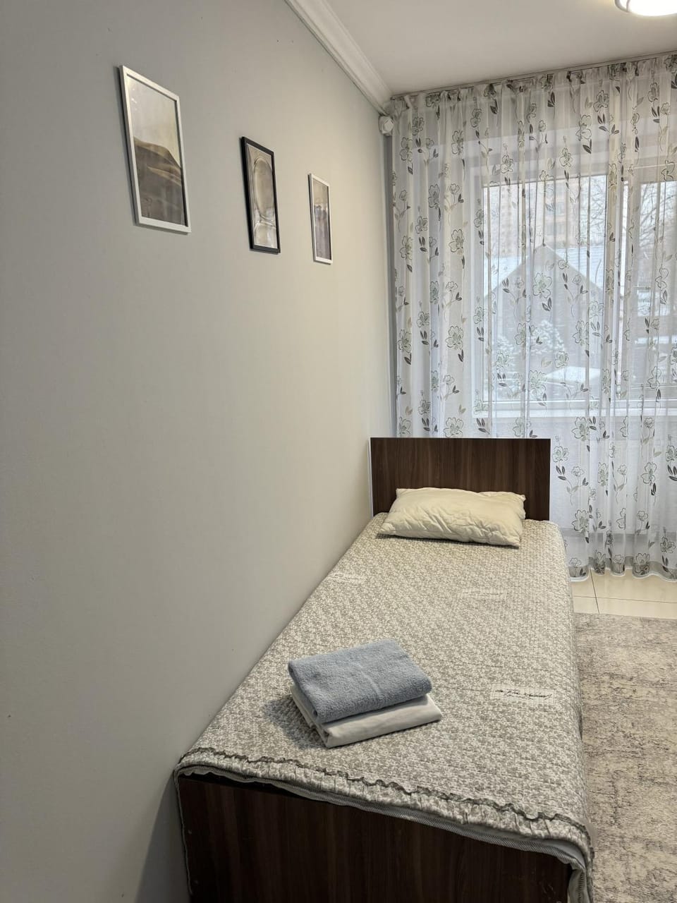 Bed, Photo of the whole room, towels