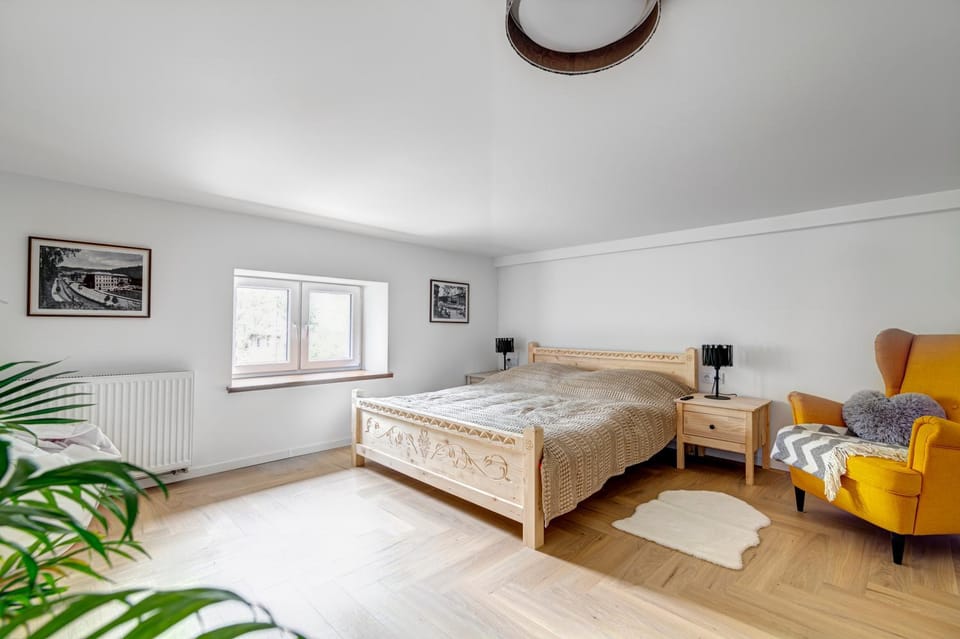 Seating area, Bedroom, Garden view