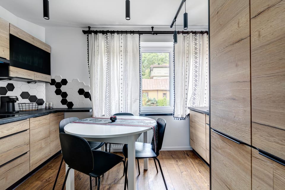 Kitchen or kitchenette, Communal kitchen