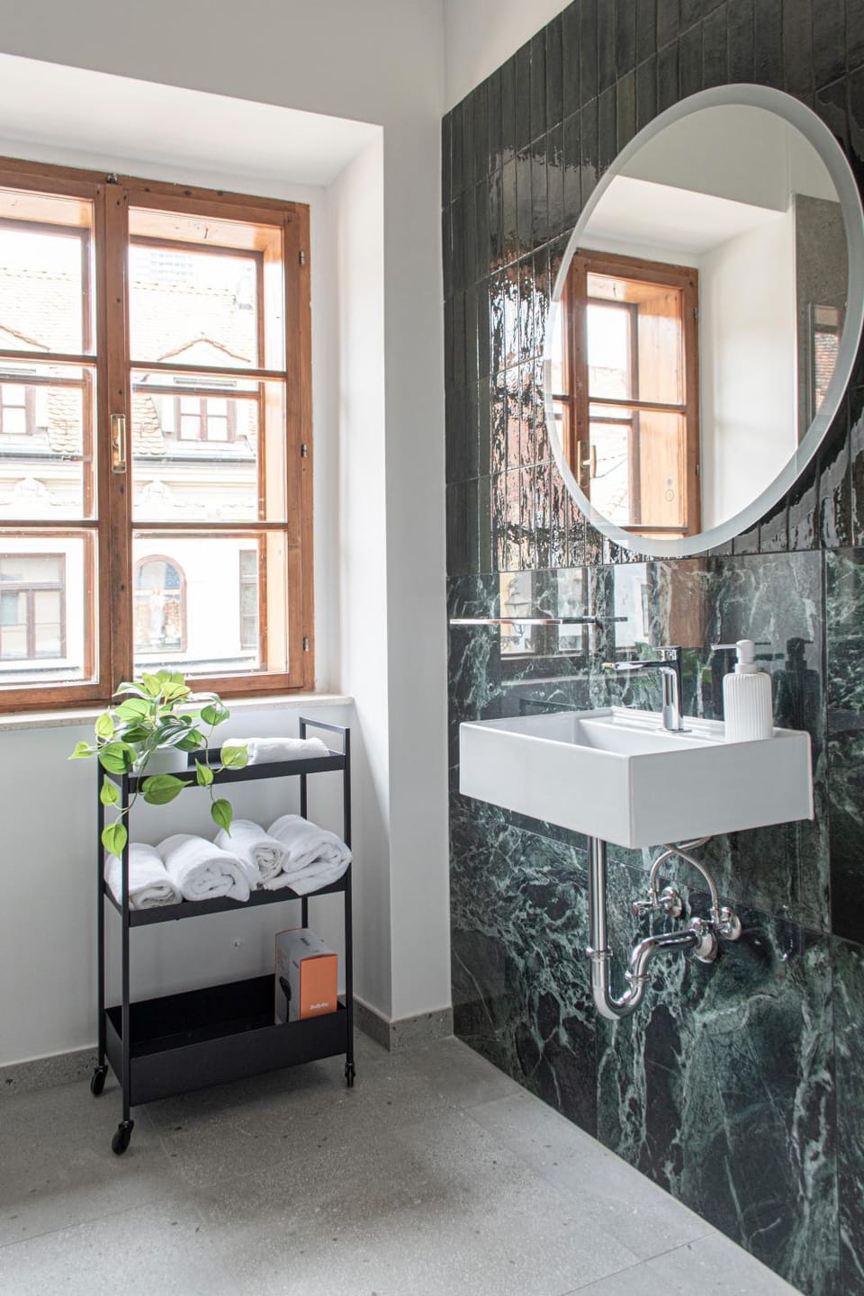 Bathroom, towels