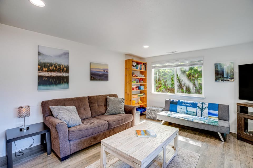 Rockaway Beach House - Walk to Ocean! House in Rockaway Beach