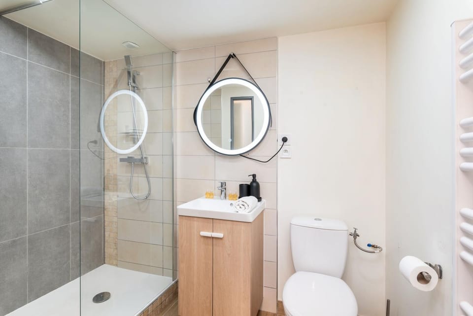 Le Tolstoï & SPA Apartment in Villeurbanne