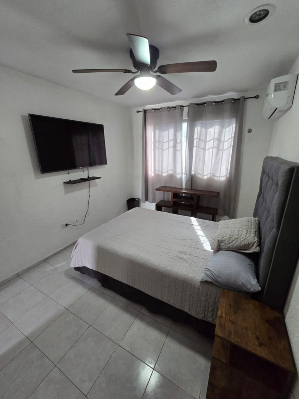 Bed, TV and multimedia, Bedroom, air conditioner