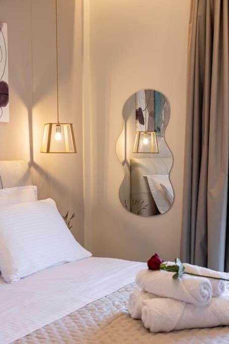 Bed, Photo of the whole room, Decorative detail, Bedroom