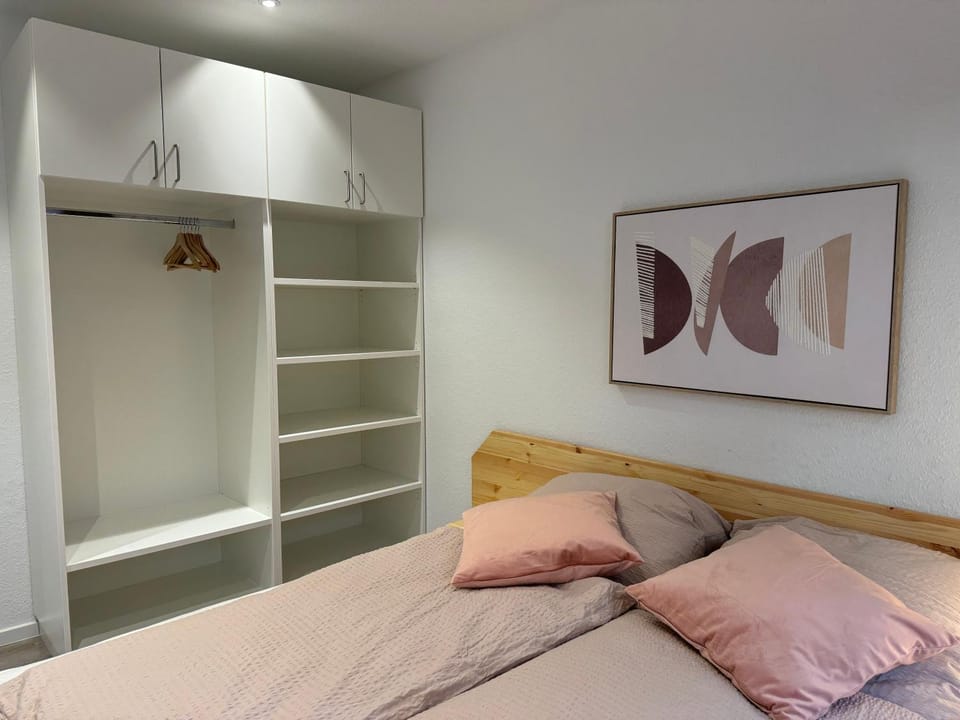 Bedroom, wardrobe