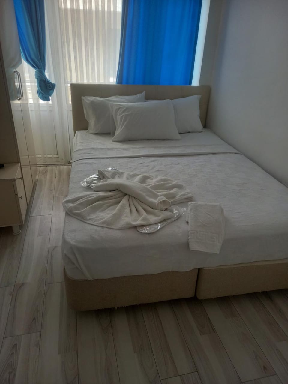 Bed, Photo of the whole room, Bedroom, towels