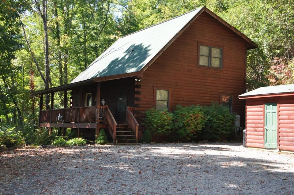 Experience mountain living at The Fiddlers Green House in Swain County